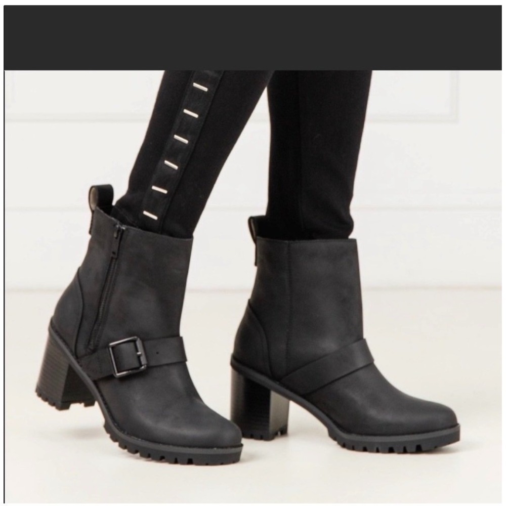 UGG Boots Women's 10 Fern Black Nubuck Leather 1003792 - Picture 3 of 15